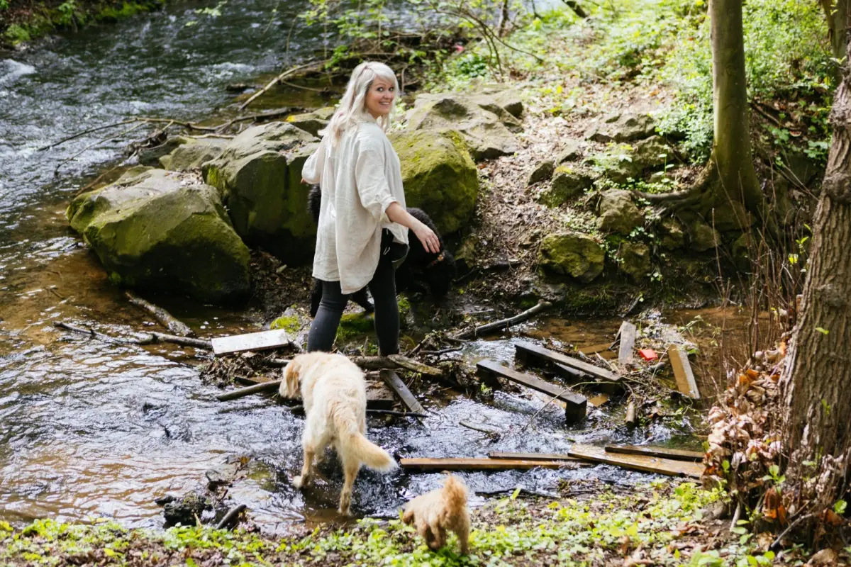 Lena Kuna-Schallenberg mit Hunden